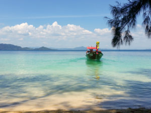 Longtail Boot vor Koh Kradan