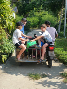 Roller mit Seitenwagen